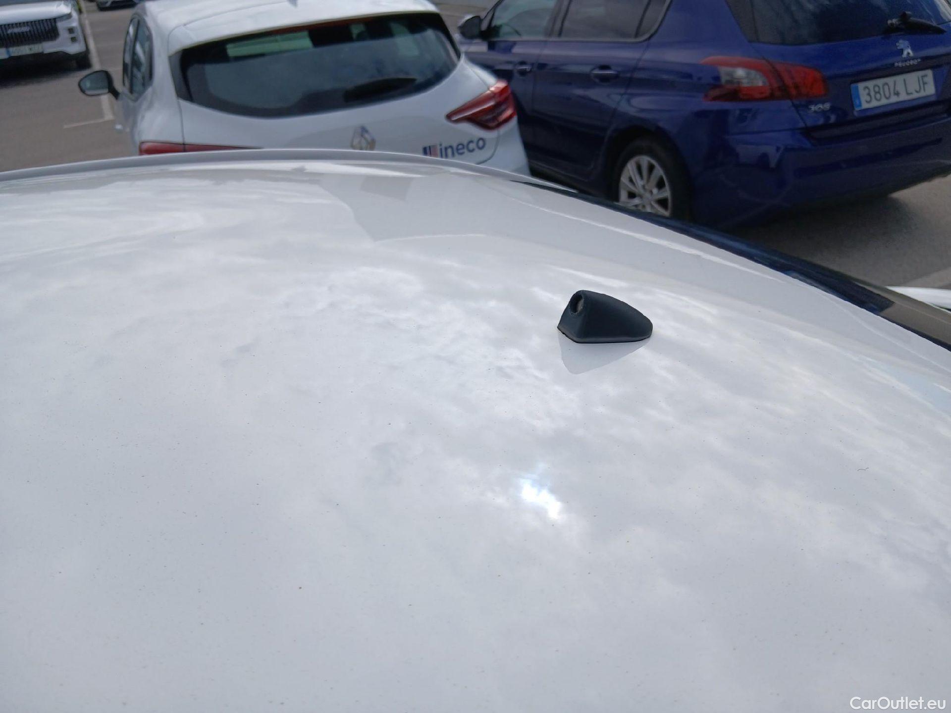  Toyota  Aygo TOYOTA  / 2018 / 5P / minicoche 1.0 70 x-play #3