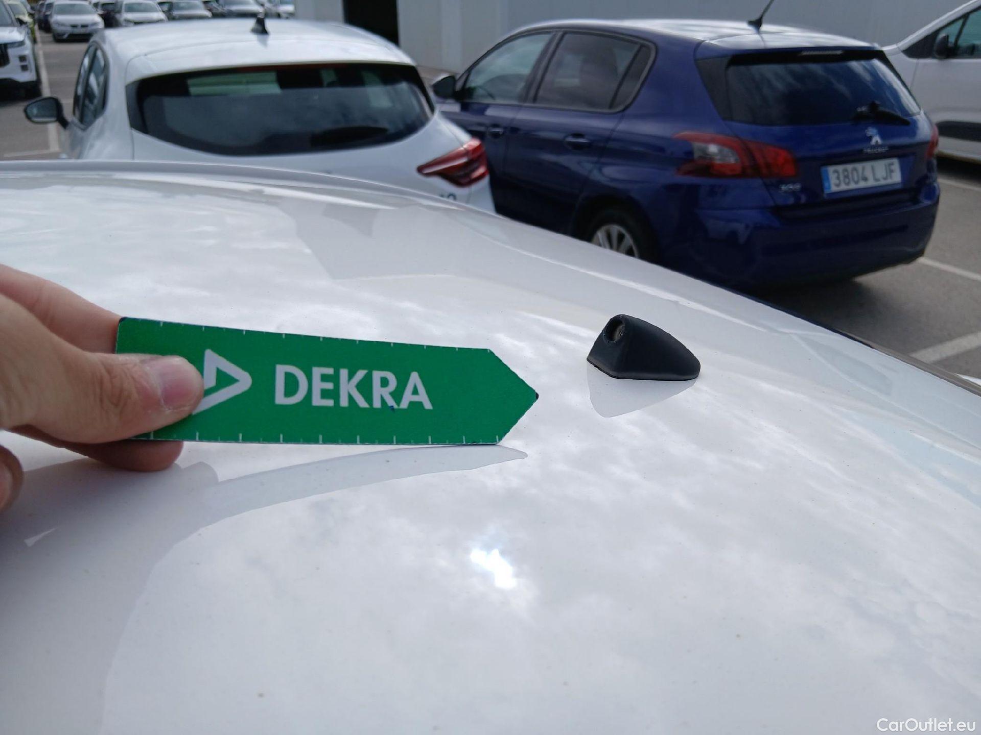  Toyota  Aygo TOYOTA  / 2018 / 5P / minicoche 1.0 70 x-play #4