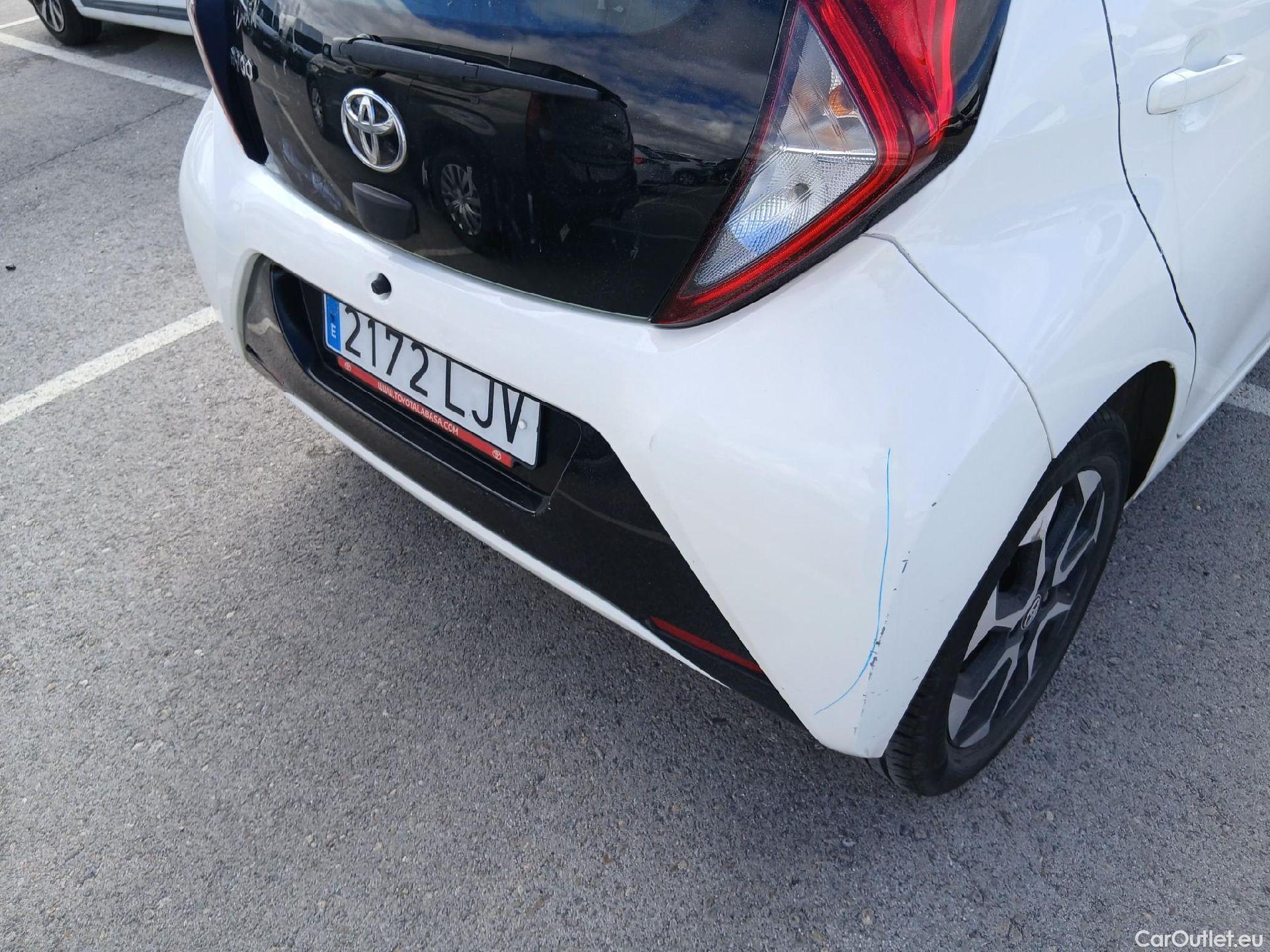  Toyota  Aygo TOYOTA  / 2018 / 5P / minicoche 1.0 70 x-play #35