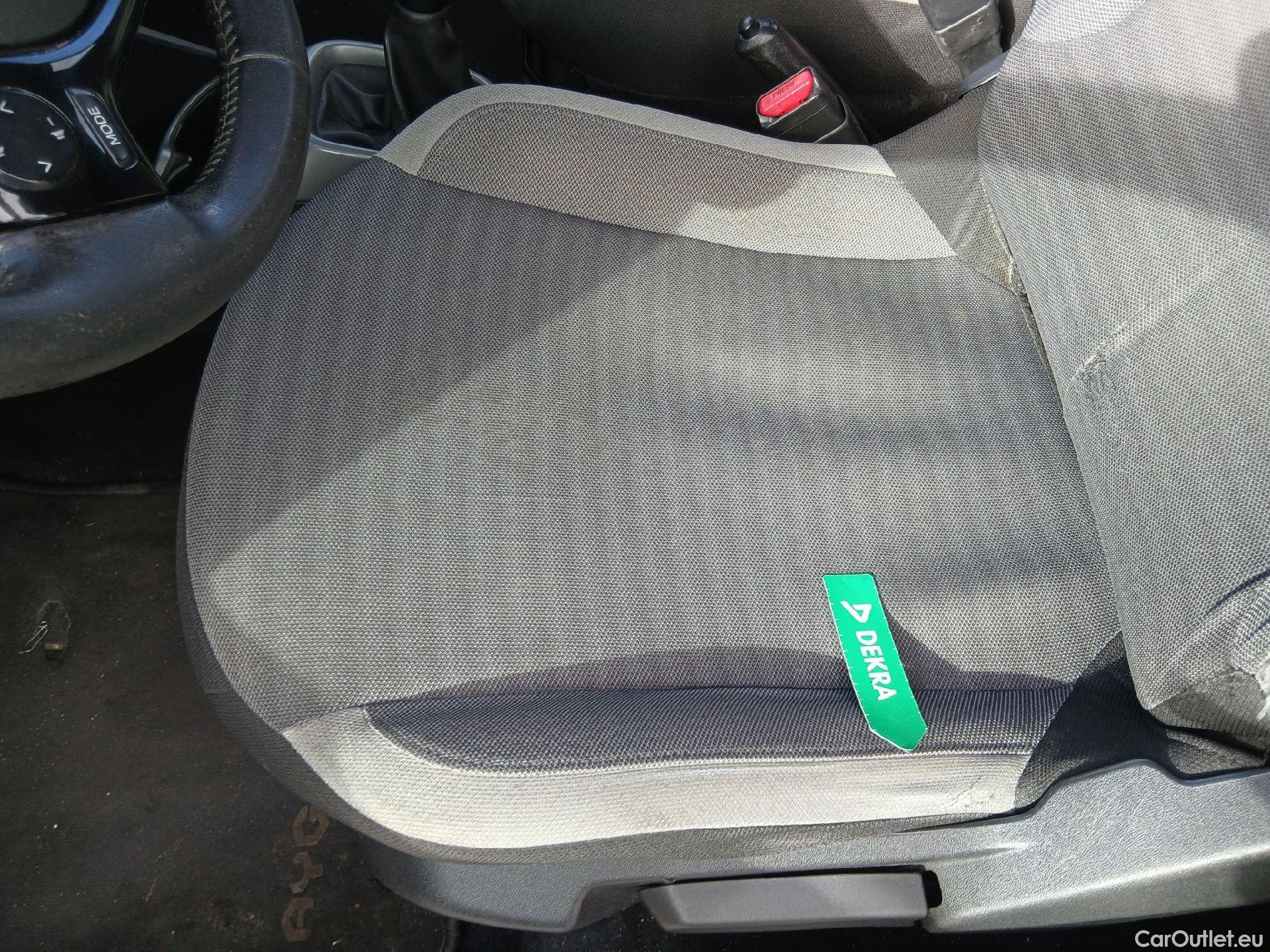  Toyota  Aygo TOYOTA  / 2018 / 5P / minicoche 1.0 70 x-play #17