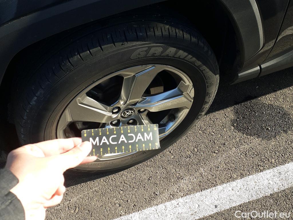  Toyota  RAV4 TOYOTA  / 2018 / 5P / todoterreno 2.5l 220H Advance 4WD #26