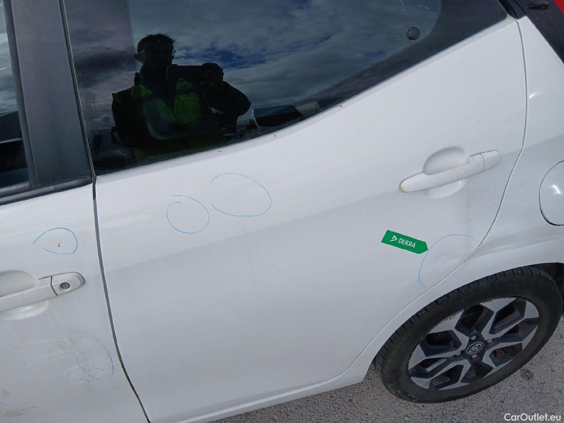  Toyota  Aygo TOYOTA  / 2018 / 5P / minicoche 1.0 70 x-play #26