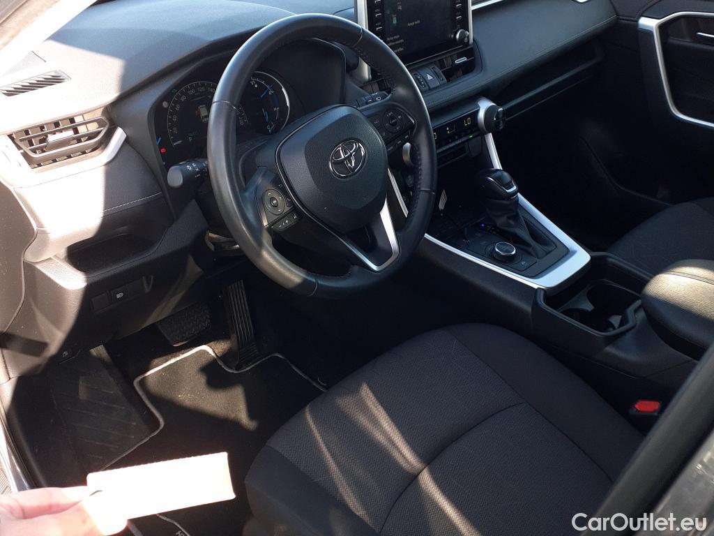  Toyota  RAV4 TOYOTA  / 2018 / 5P / todoterreno 2.5l 220H Advance 4WD #54