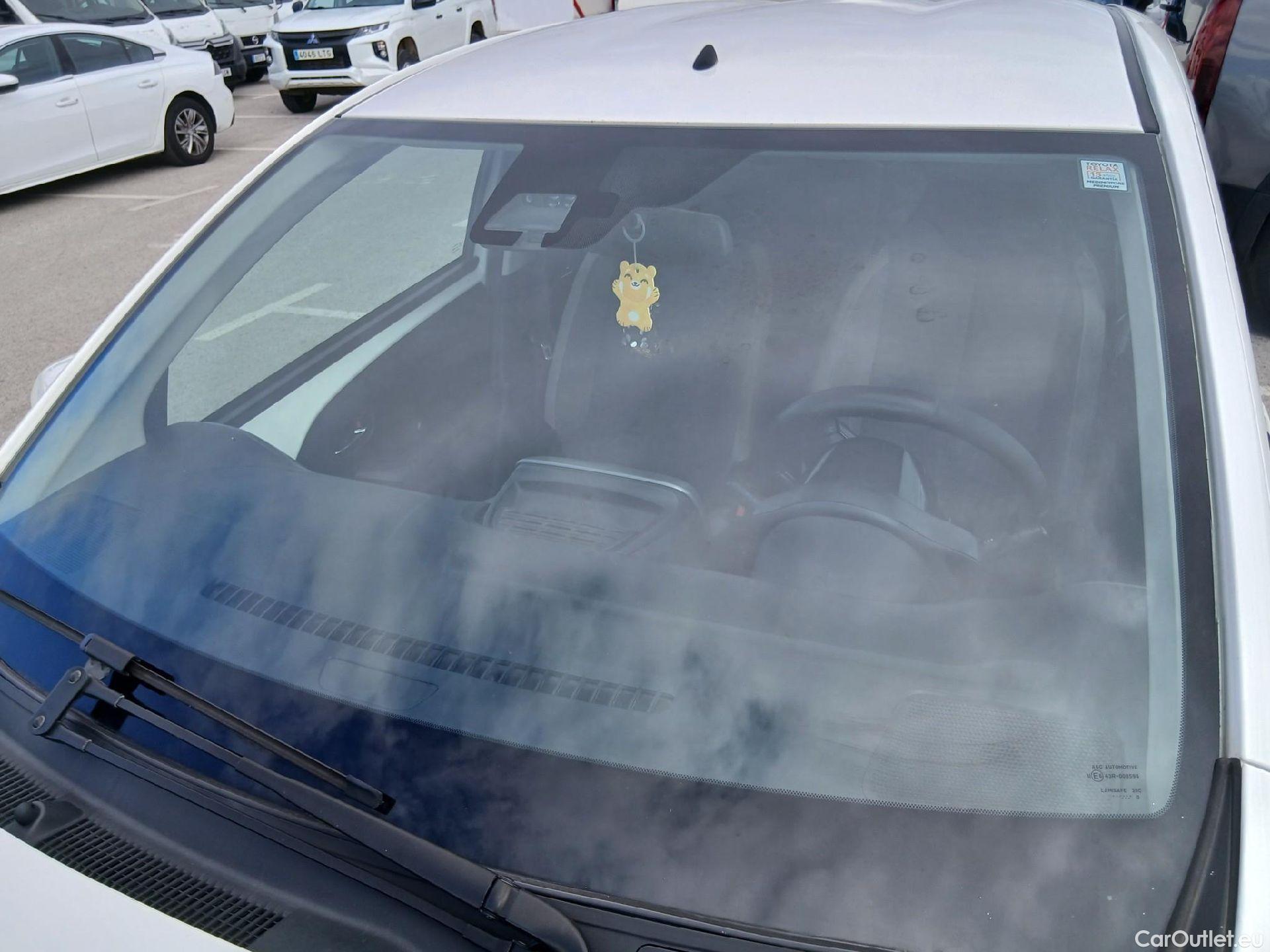  Toyota  Aygo TOYOTA  / 2018 / 5P / minicoche 1.0 70 x-play #9