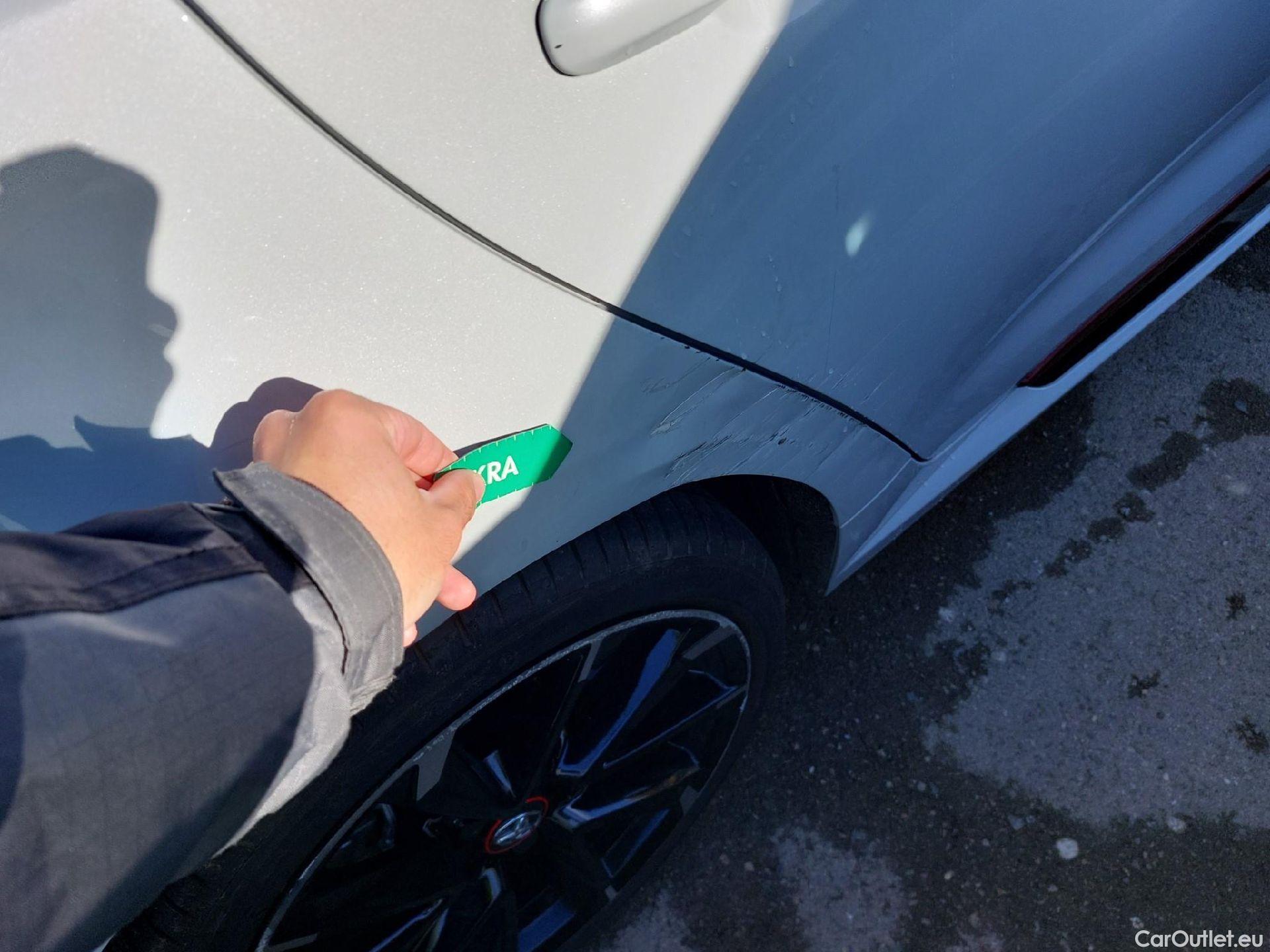  Toyota  Corolla TOYOTA  / 2019 / 5P / berlina con portón 2.0 180H GR-SPORT E-CVT #17