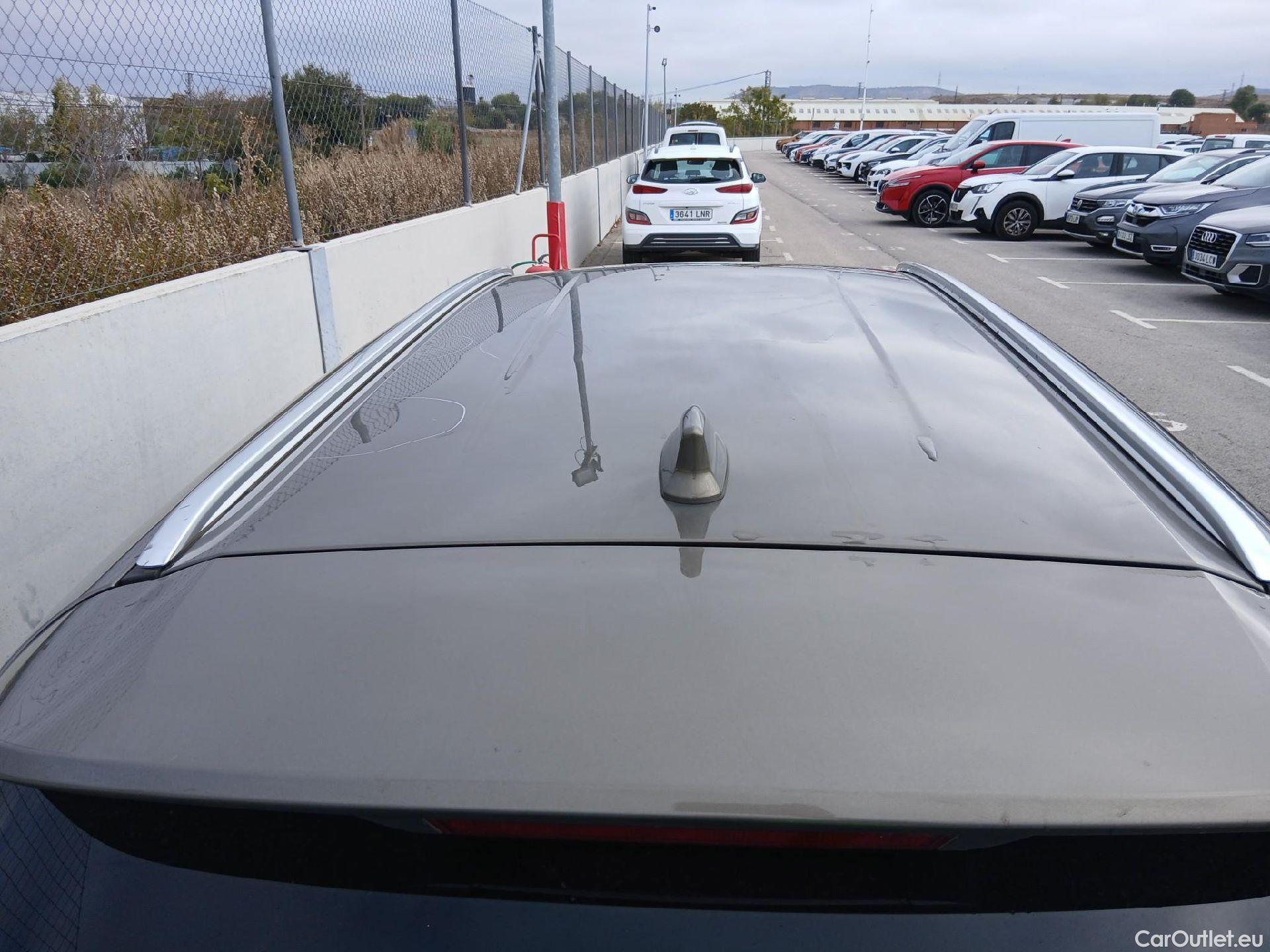  Toyota  Corolla TOYOTA  / 2019 / 5P / familiar 1.8 125H STYLE E-CVT TOURING SPORT #20