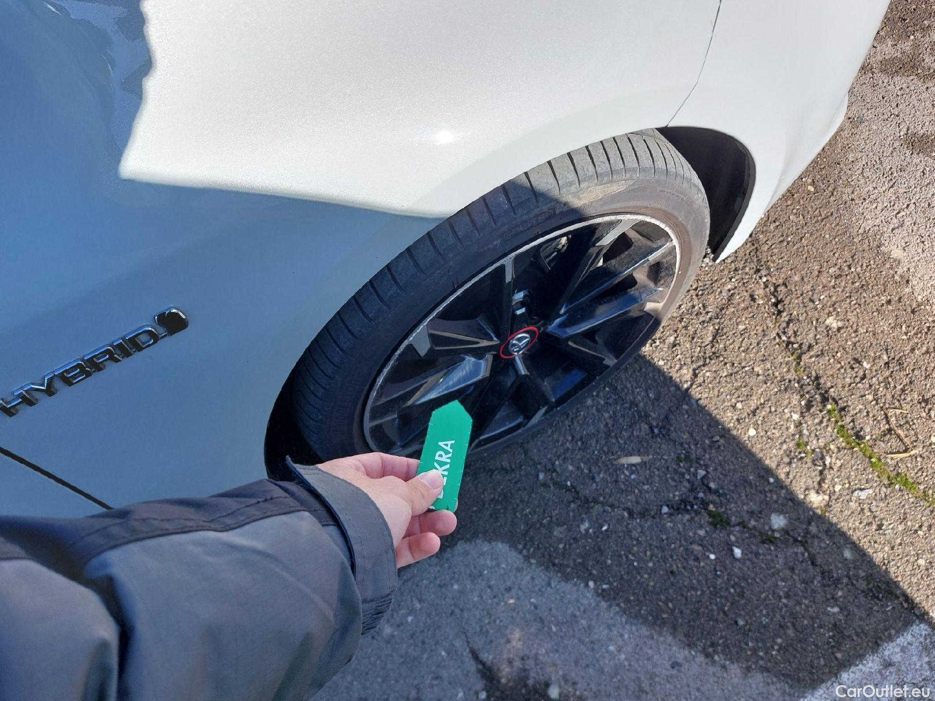  Toyota  Corolla TOYOTA  / 2019 / 5P / berlina con portón 2.0 180H GR-SPORT E-CVT #23