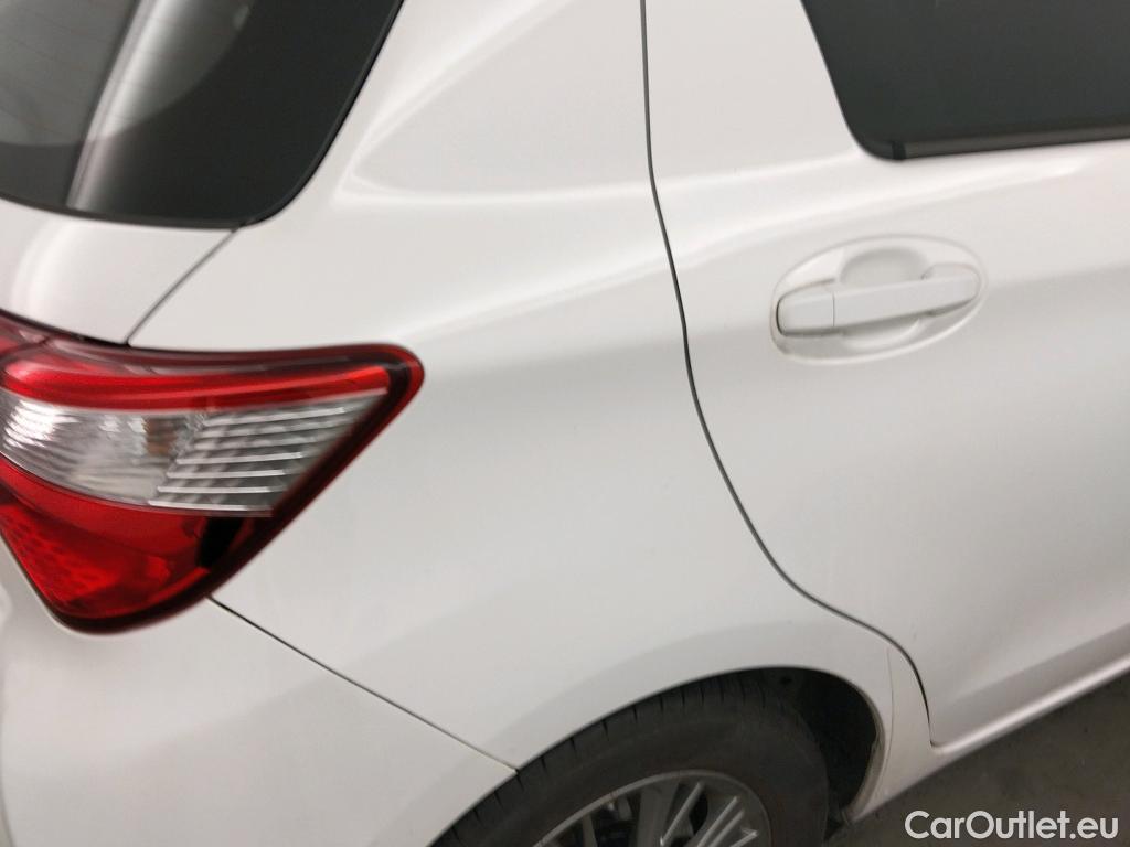  Toyota  Yaris TOYOTA  / 2017 / 5P / berlina con portón 1.5 100H Active #11