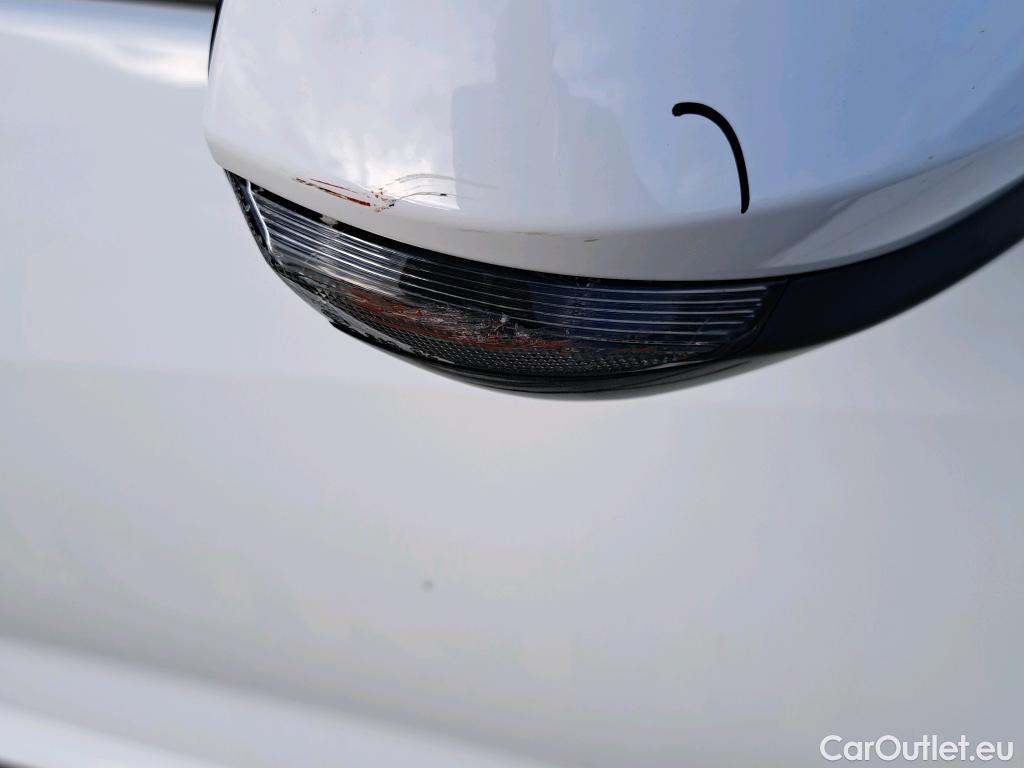  Toyota  Yaris TOYOTA  / 2020 / 5P / berlina con portón 1.5 120H Business Plus #6