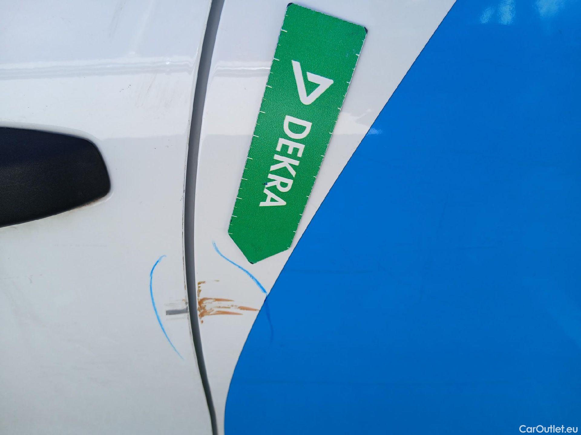  Renault  Clio RENAULT  / 2019 / 5P / berlina con portón Business Blue dCi 63 kW (85CV) #12