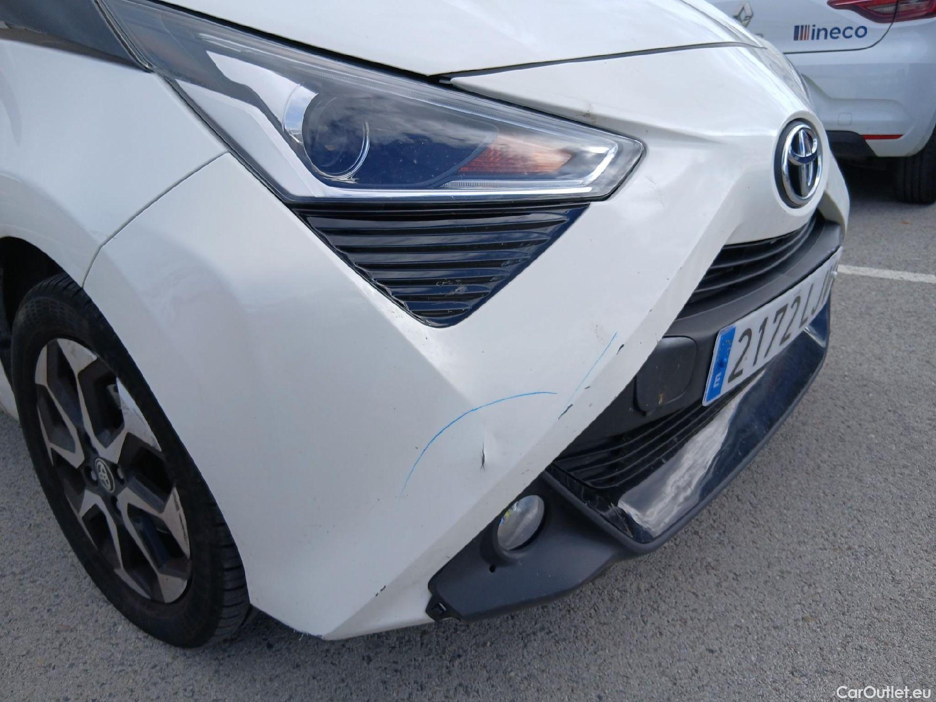  Toyota  Aygo TOYOTA  / 2018 / 5P / minicoche 1.0 70 x-play #6