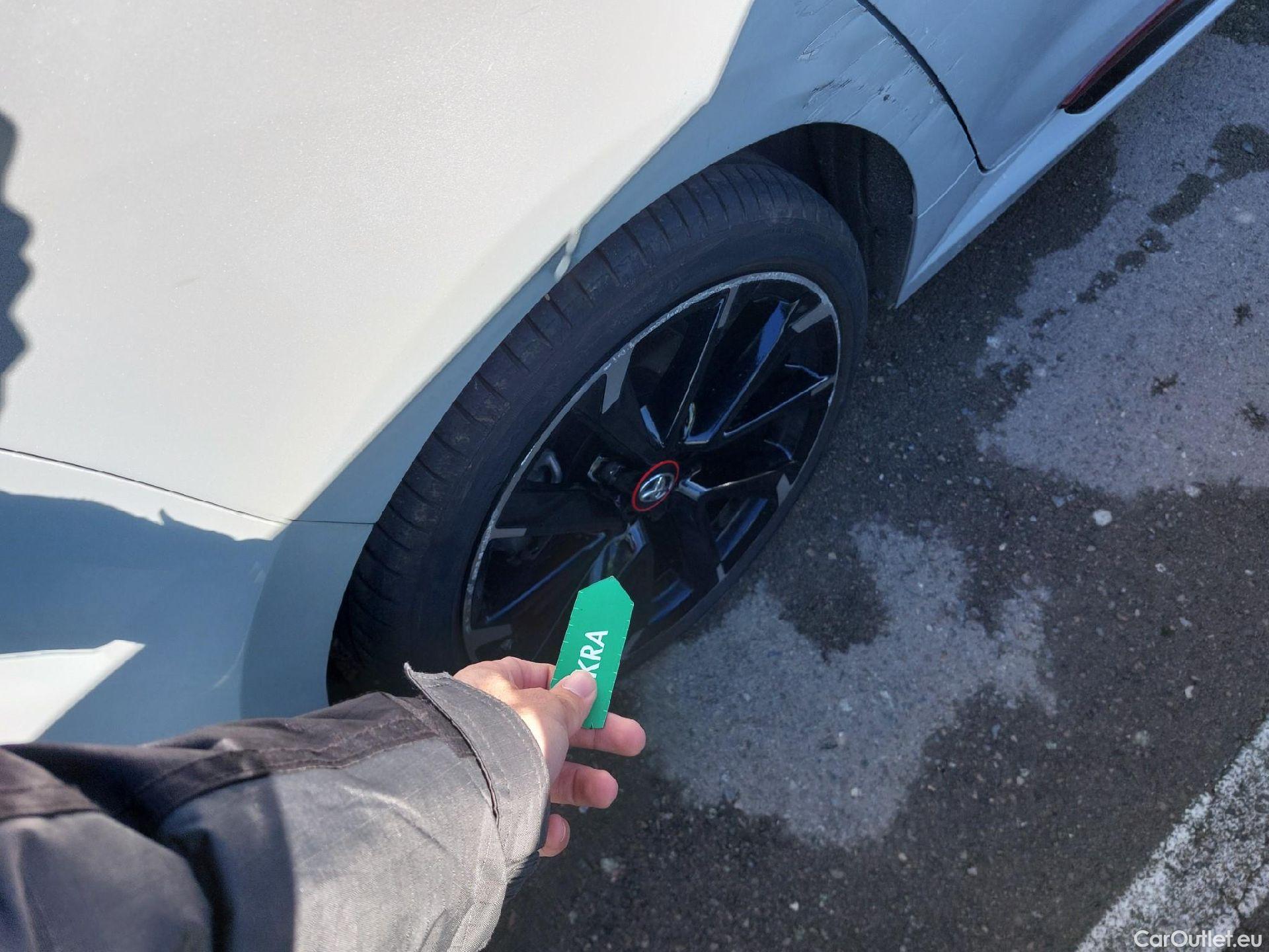  Toyota  Corolla TOYOTA  / 2019 / 5P / berlina con portón 2.0 180H GR-SPORT E-CVT #18