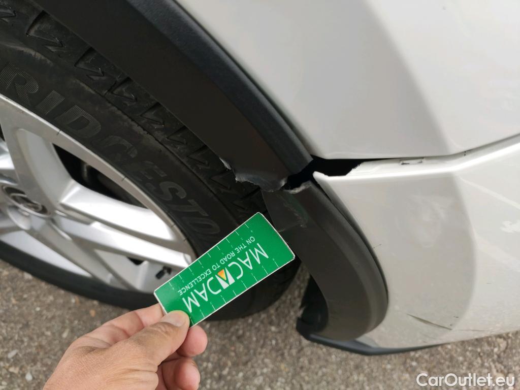  Toyota  C-HR TOYOTA  / 2019 / 5P / todoterreno 1.8 125H Active #4