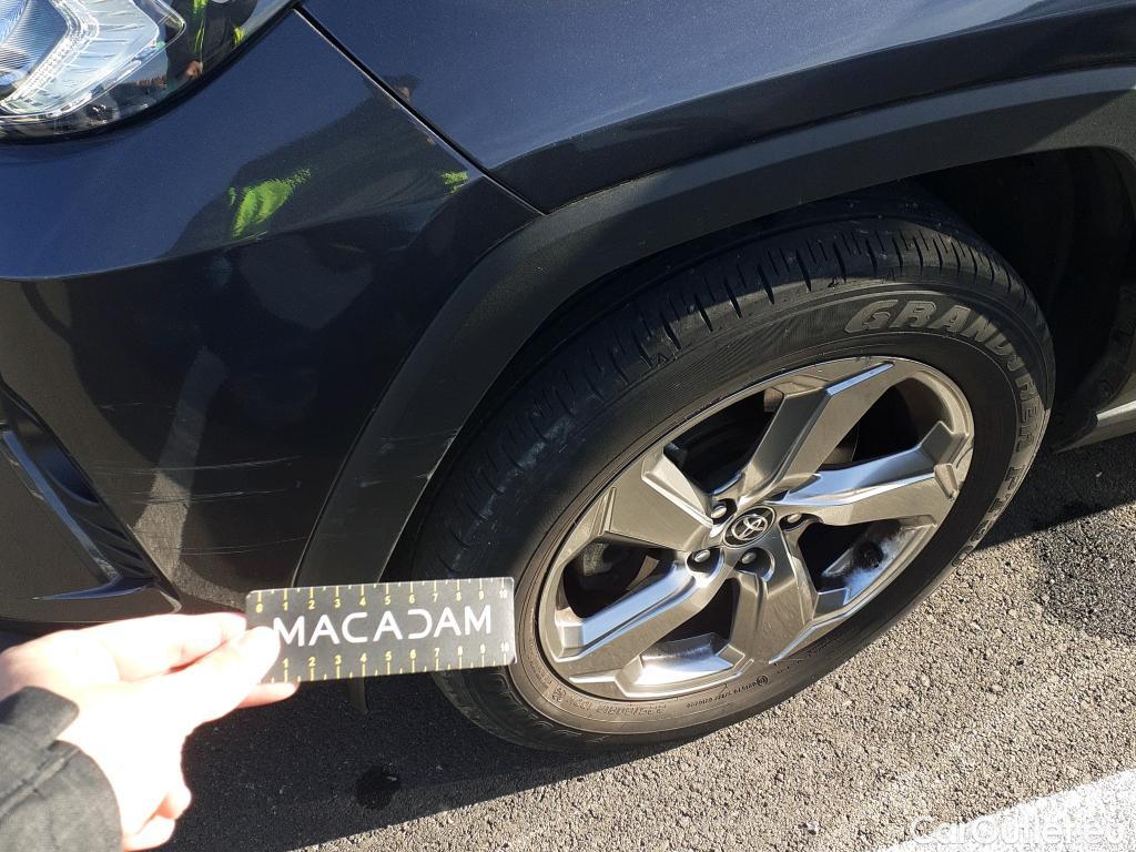  Toyota  RAV4 TOYOTA  / 2018 / 5P / todoterreno 2.5l 220H Advance 4WD #48