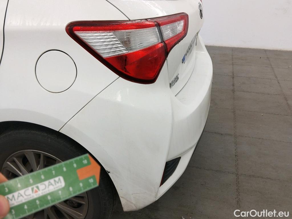  Toyota  Yaris TOYOTA  / 2017 / 5P / berlina con portón 1.5 100H Active #8