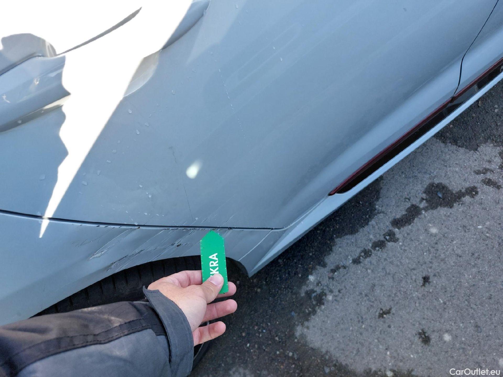  Toyota  Corolla TOYOTA  / 2019 / 5P / berlina con portón 2.0 180H GR-SPORT E-CVT #21