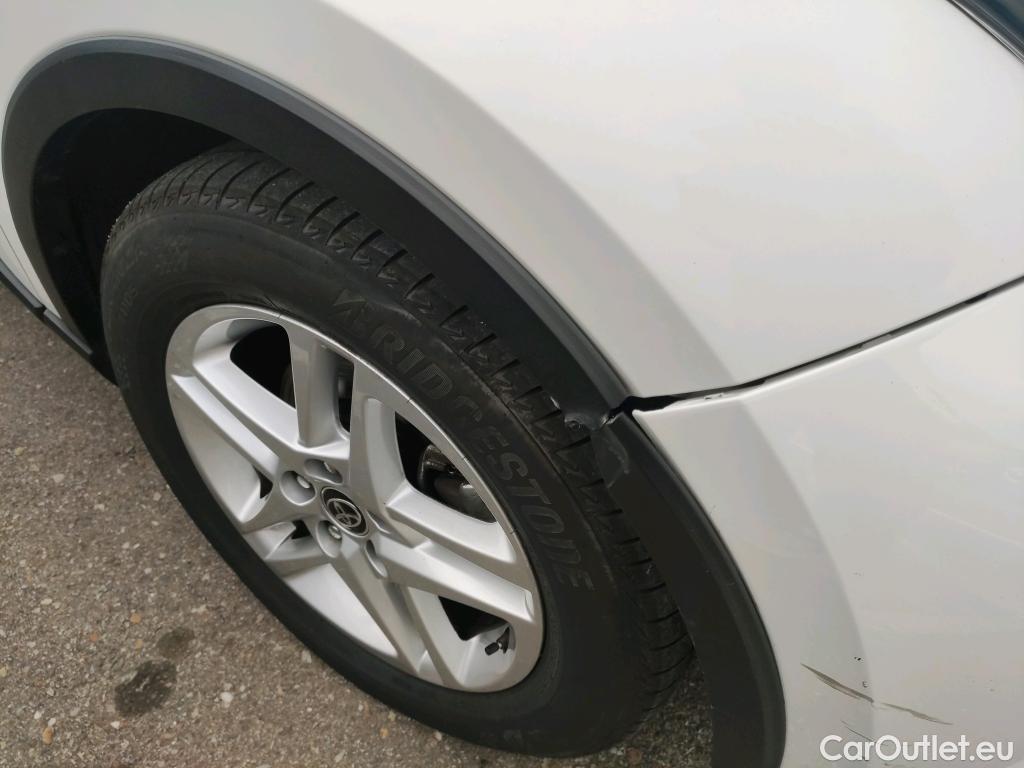  Toyota  C-HR TOYOTA  / 2019 / 5P / todoterreno 1.8 125H Active #3