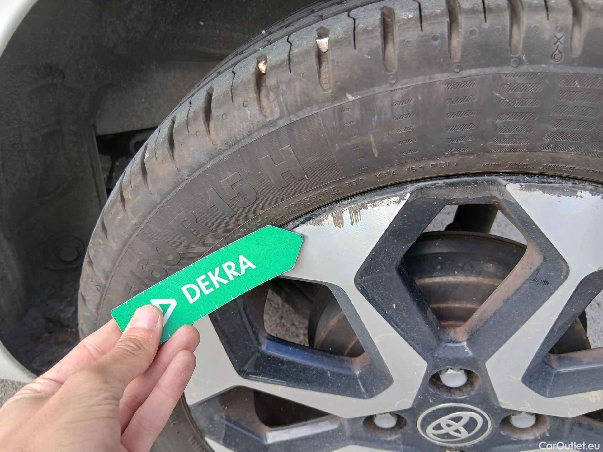  Toyota  Aygo TOYOTA  / 2018 / 5P / minicoche 1.0 70 x-play #31