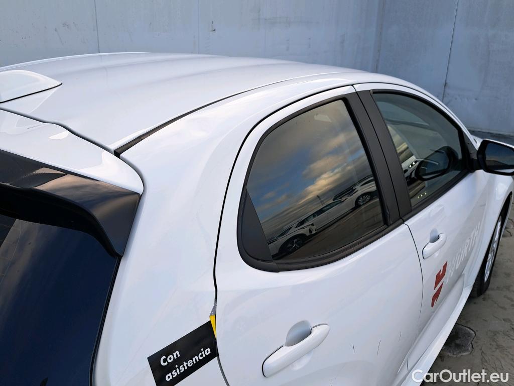  Toyota  Yaris TOYOTA  / 2020 / 5P / berlina con portón 1.5 120H Business Plus #7