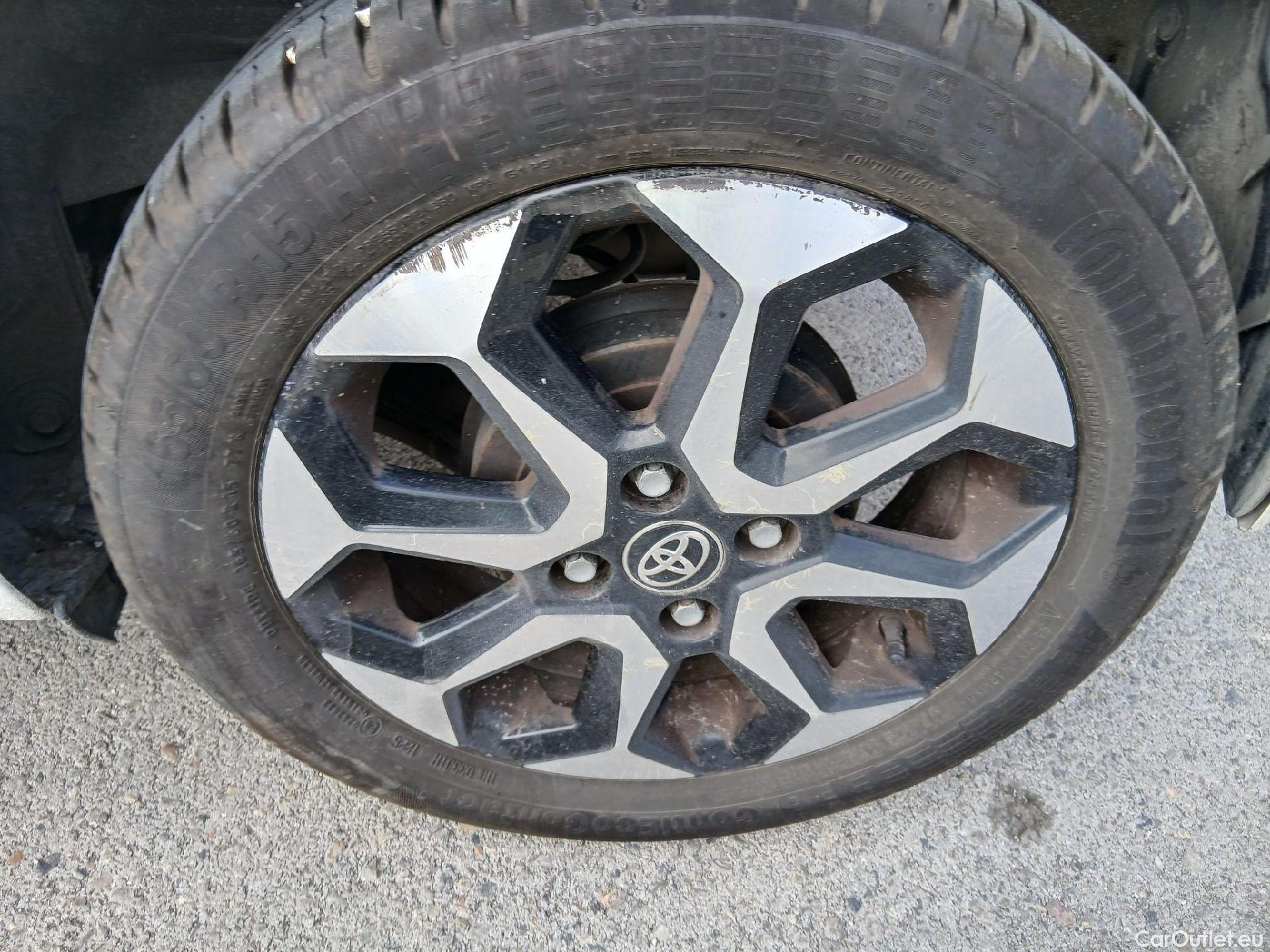  Toyota  Aygo TOYOTA  / 2018 / 5P / minicoche 1.0 70 x-play #32