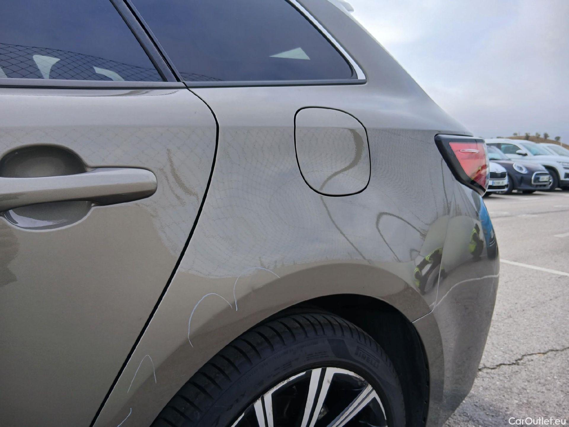  Toyota  Corolla TOYOTA  / 2019 / 5P / familiar 1.8 125H STYLE E-CVT TOURING SPORT #9