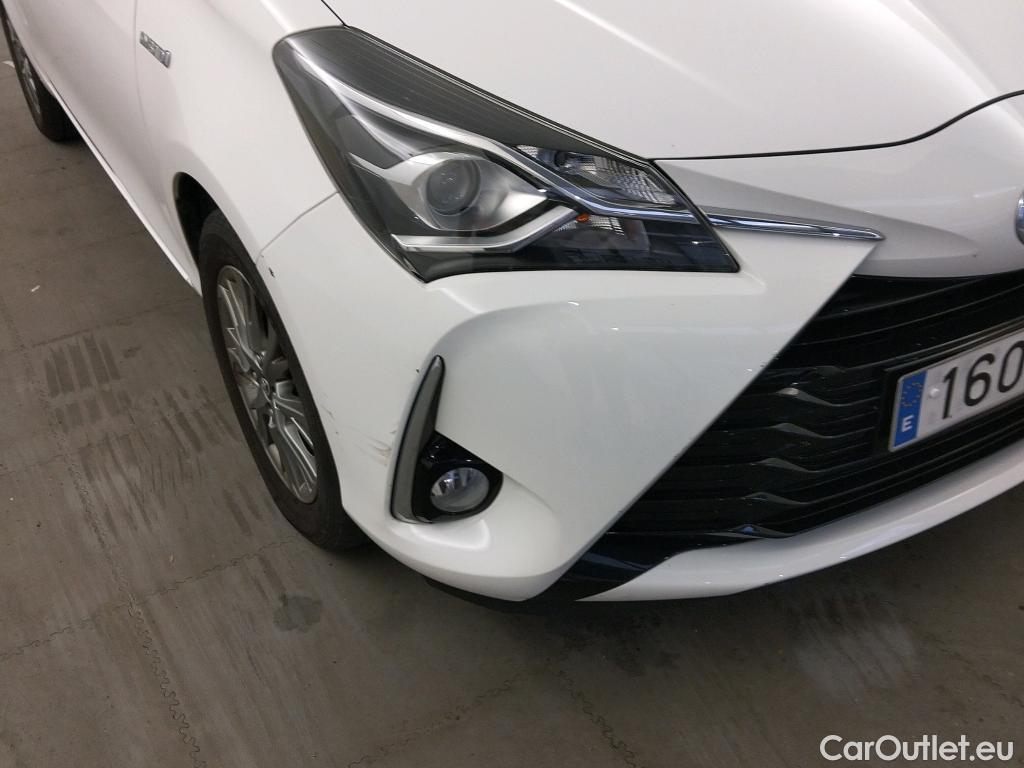  Toyota  Yaris TOYOTA  / 2017 / 5P / berlina con portón 1.5 100H Active #5