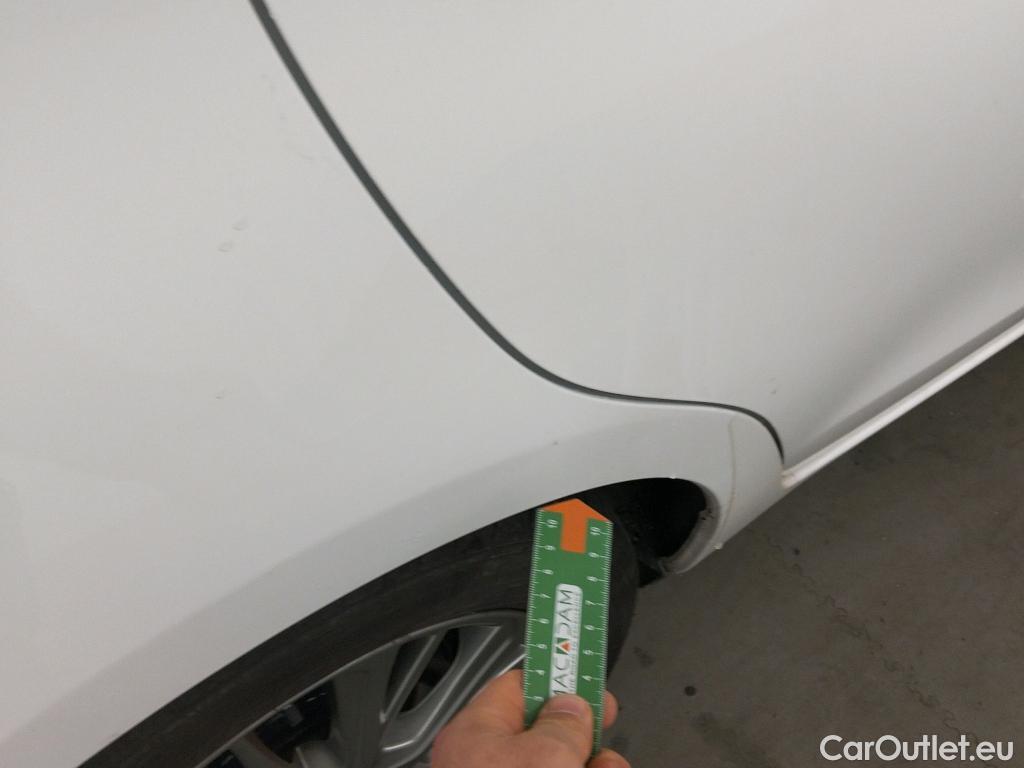  Toyota  Yaris TOYOTA  / 2017 / 5P / berlina con portón 1.5 100H Active #12