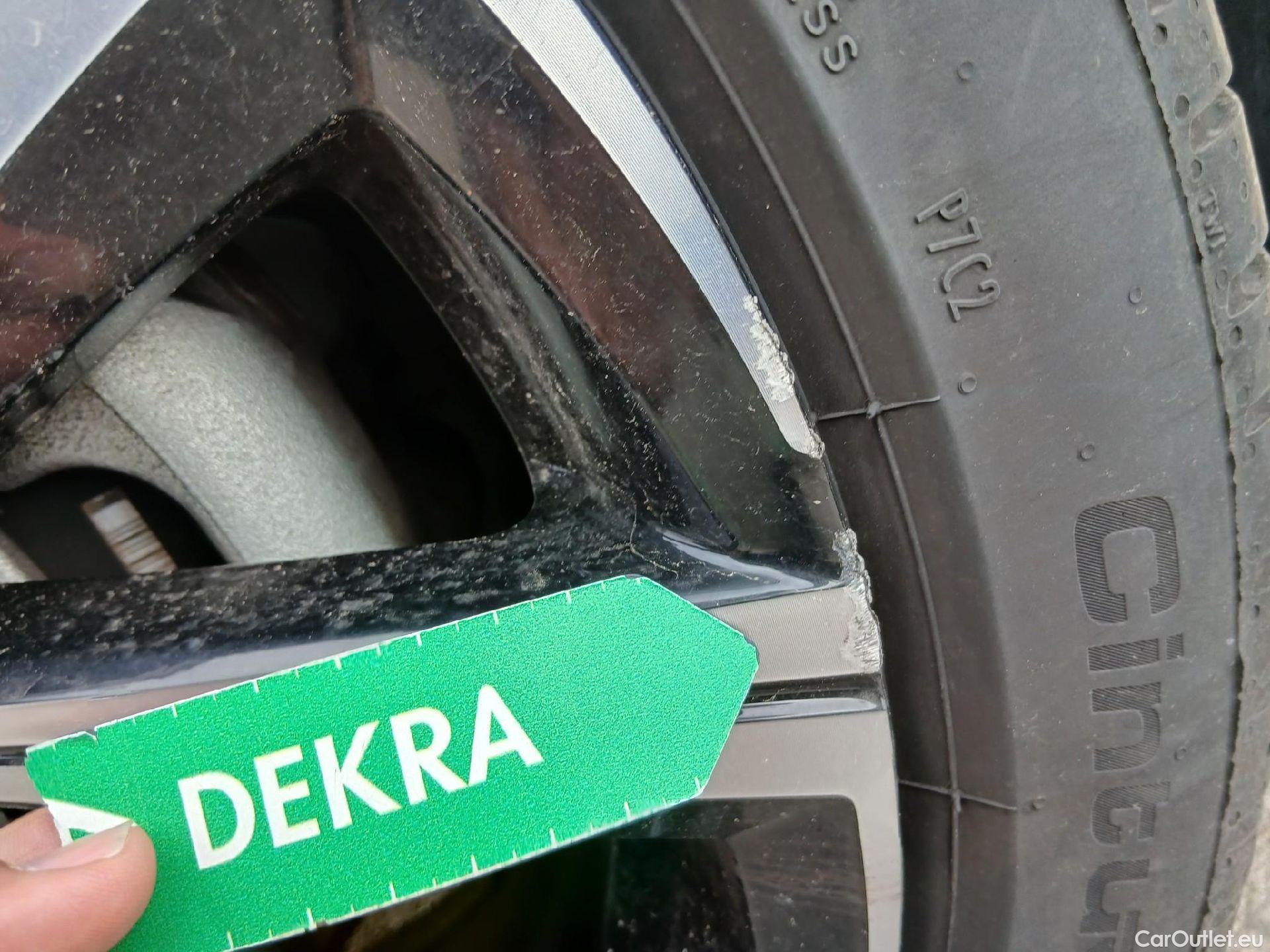  Toyota  Corolla TOYOTA  / 2019 / 5P / familiar 1.8 125H STYLE E-CVT TOURING SPORT #26