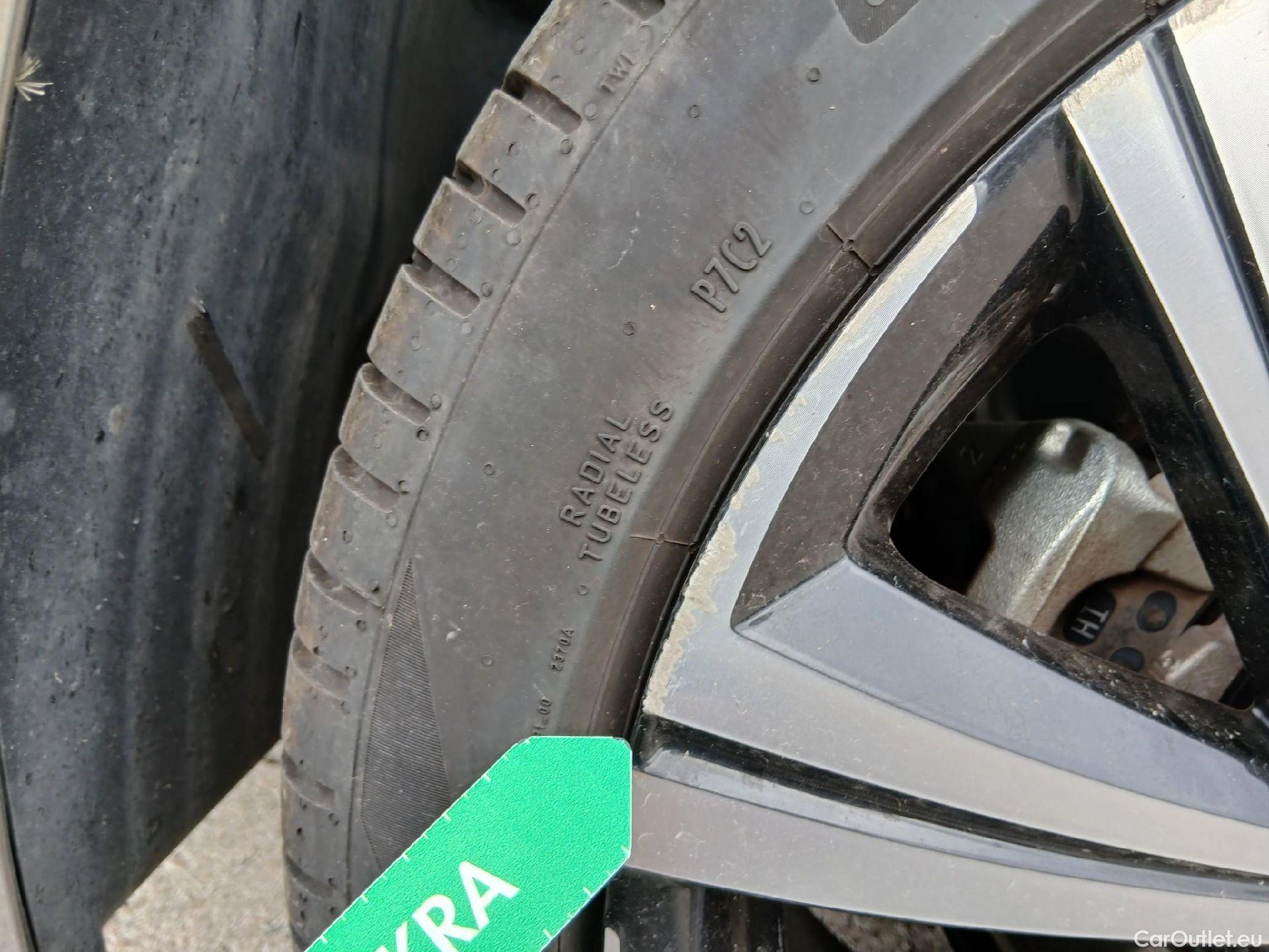  Toyota  Corolla TOYOTA  / 2019 / 5P / familiar 1.8 125H STYLE E-CVT TOURING SPORT #22