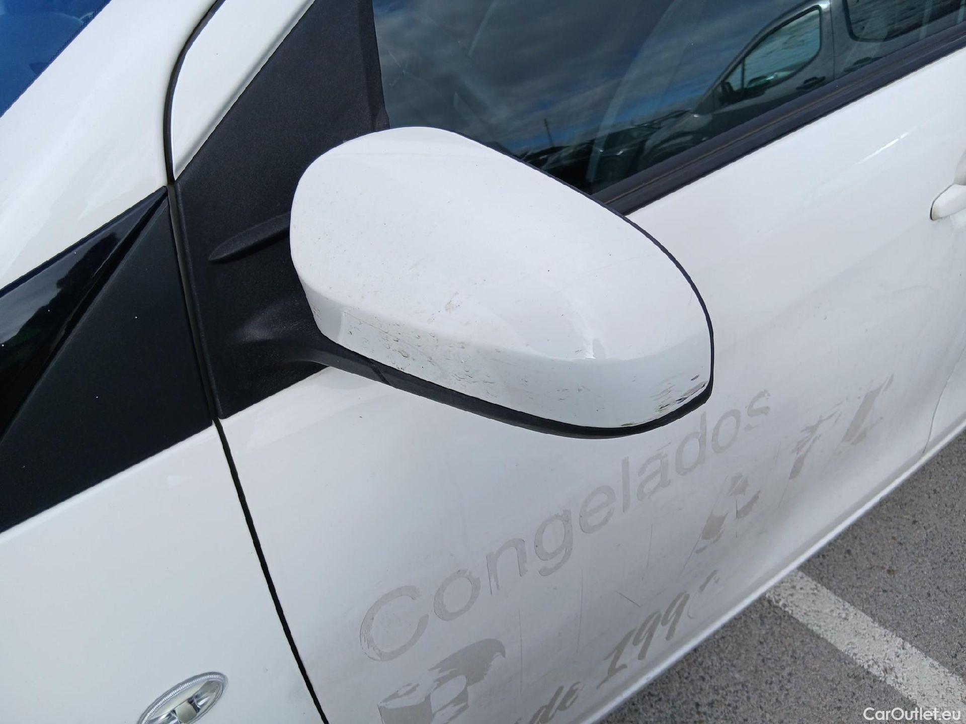  Toyota  Aygo TOYOTA  / 2018 / 5P / minicoche 1.0 70 x-play #13