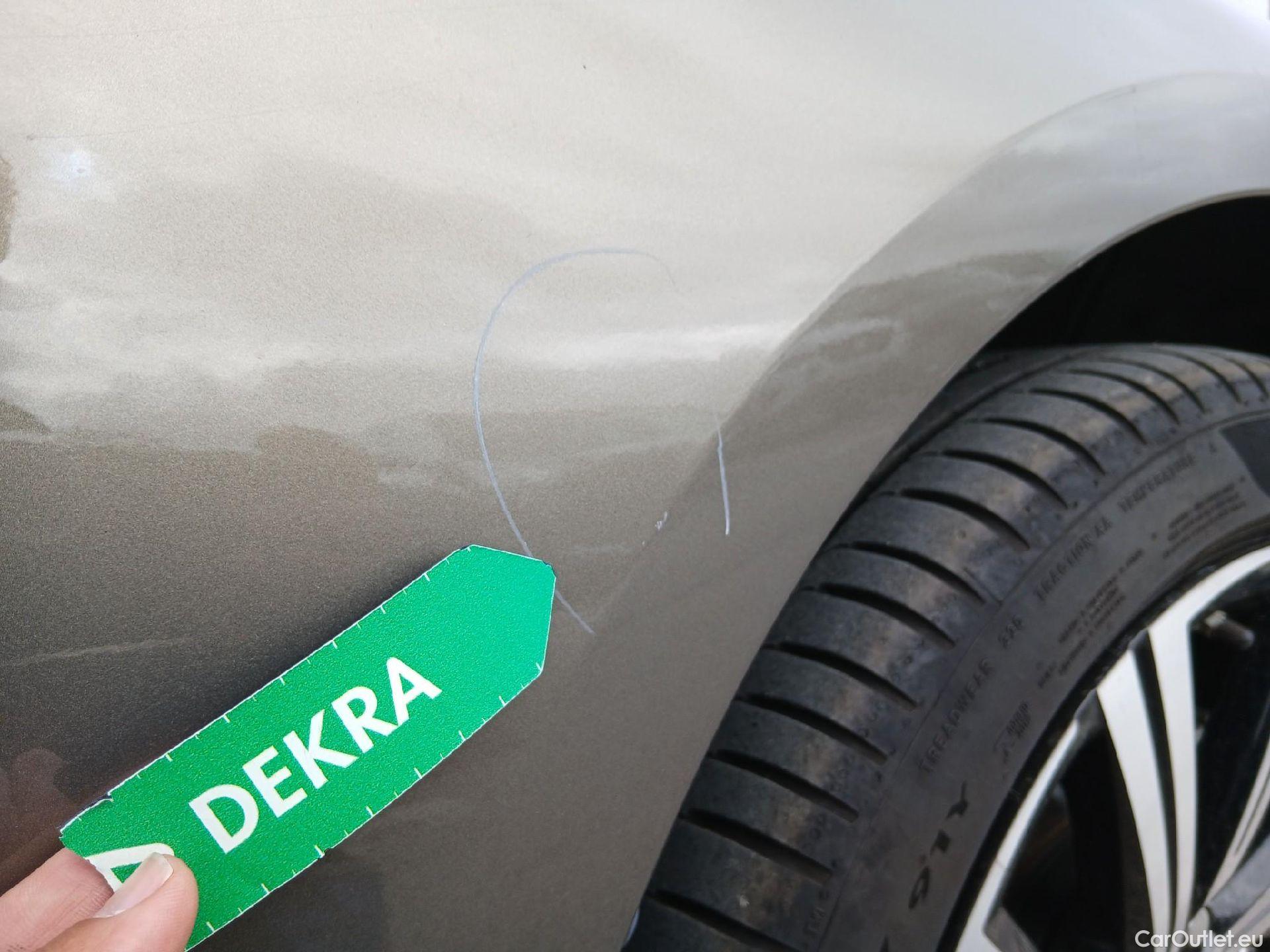  Toyota  Corolla TOYOTA  / 2019 / 5P / familiar 1.8 125H STYLE E-CVT TOURING SPORT #24