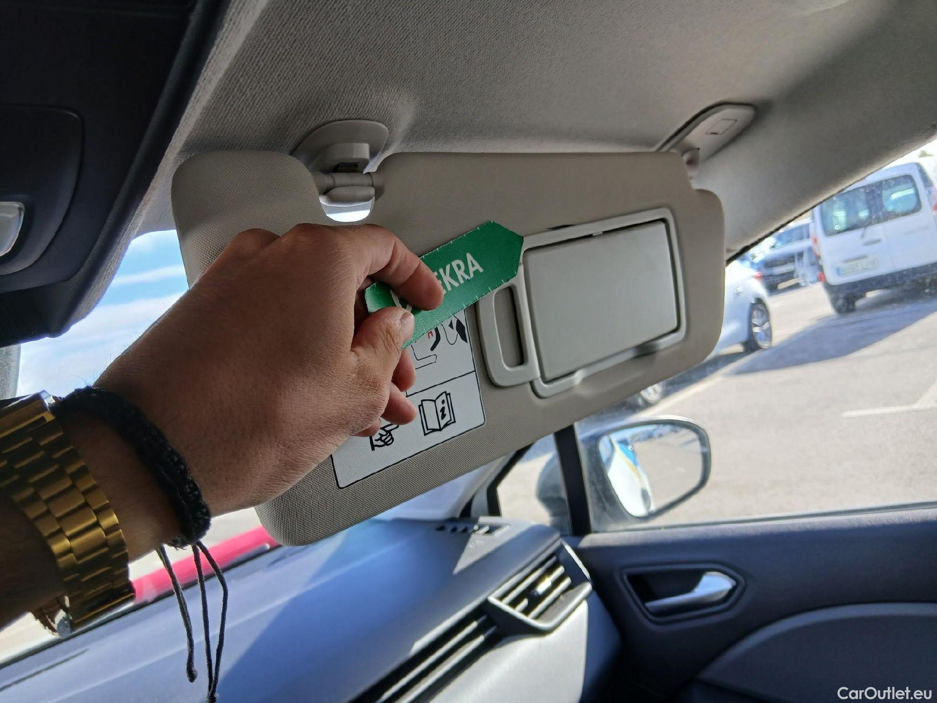  Renault  Clio RENAULT  / 2019 / 5P / berlina con portón Business Blue dCi 63 kW (85CV) #14