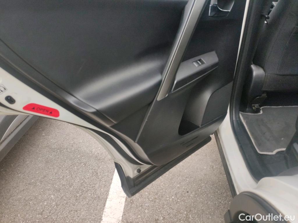  Toyota  RAV4 TOYOTA  / 2015 / 5P / todoterreno 2.5l hybrid 2WD Advance Pack Drive #15