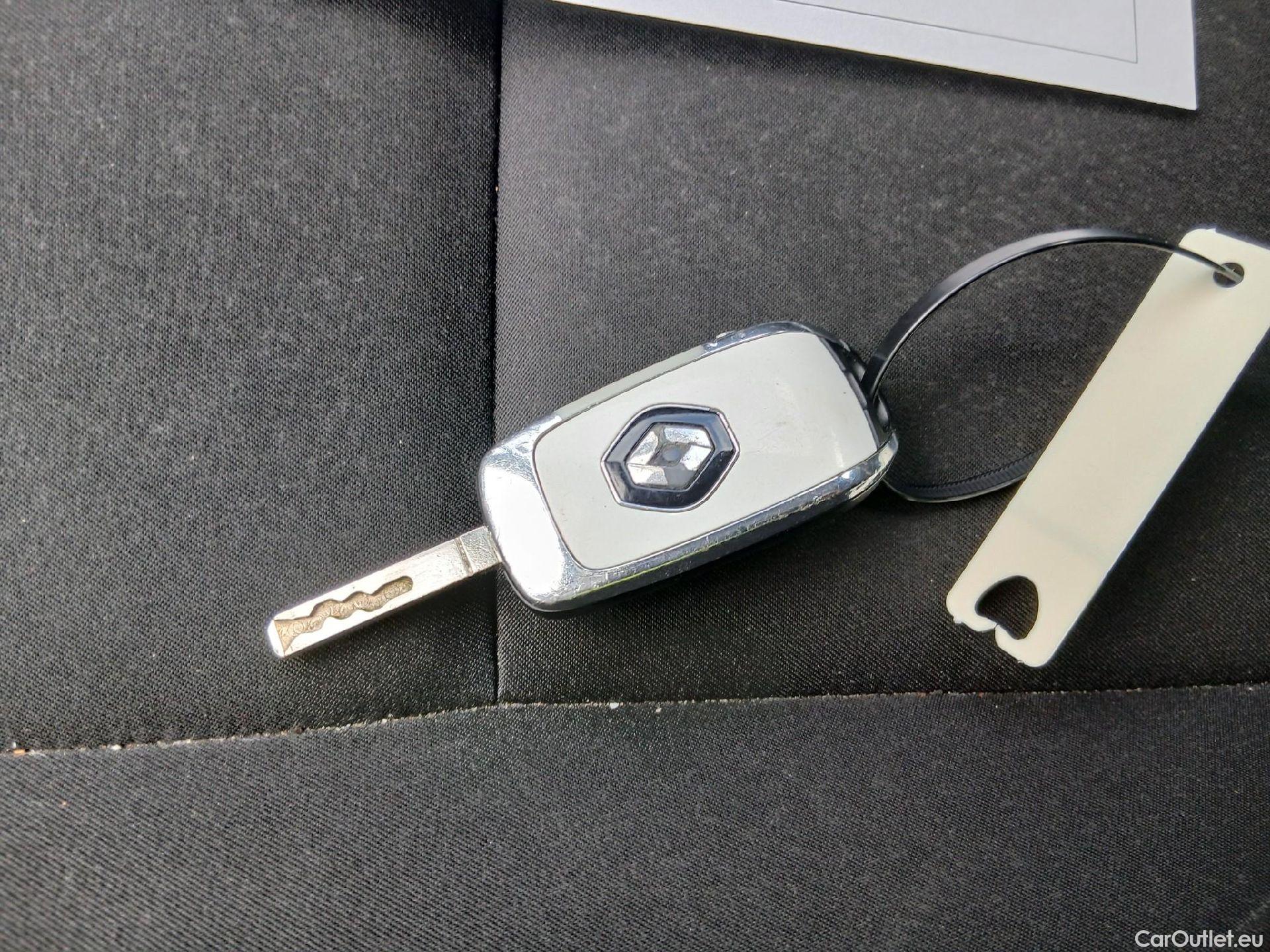  Renault  Clio RENAULT  / 2019 / 5P / berlina con portón Business Blue dCi 63 kW (85CV) #1