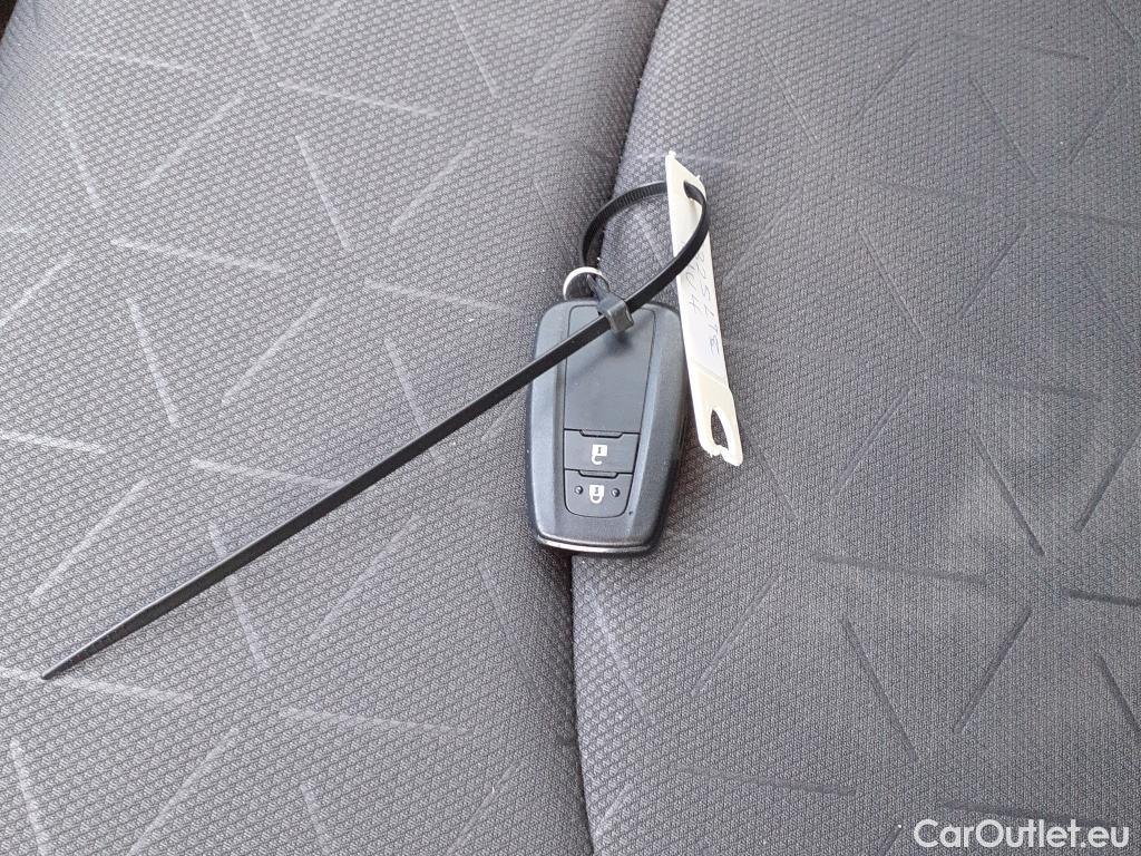  Toyota  RAV4 TOYOTA  / 2018 / 5P / todoterreno 2.5l 220H Advance 4WD #4