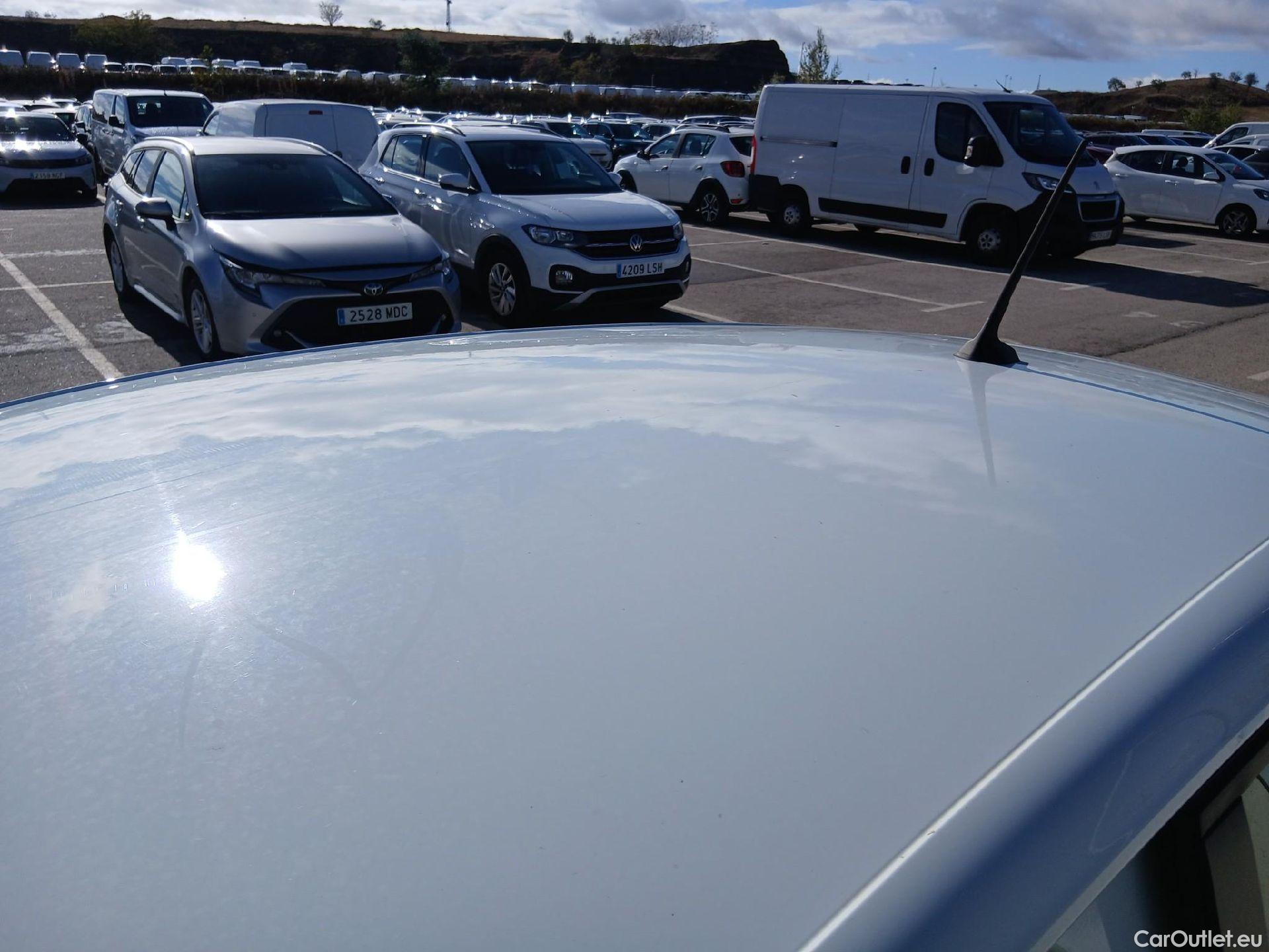  Renault  Clio RENAULT  / 2019 / 5P / berlina con portón Business Blue dCi 63 kW (85CV) #15