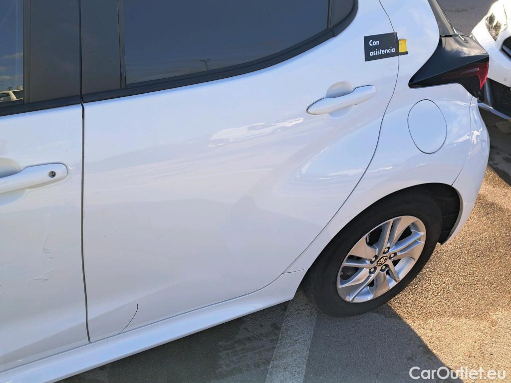  Toyota  Yaris TOYOTA  / 2020 / 5P / berlina con portón 1.5 120H Business Plus #3