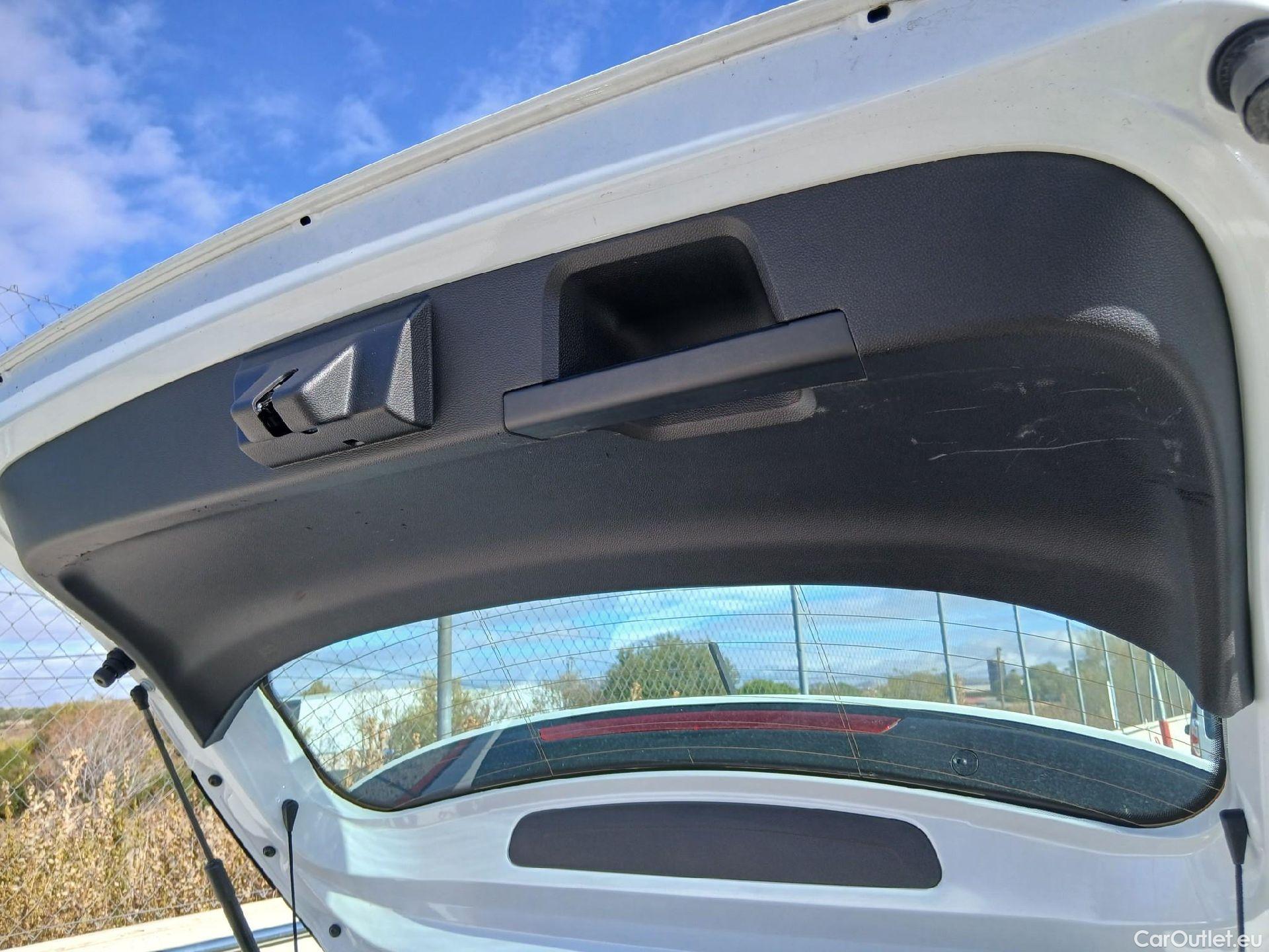  Renault  Clio RENAULT  / 2019 / 5P / berlina con portón Business Blue dCi 63 kW (85CV) #27