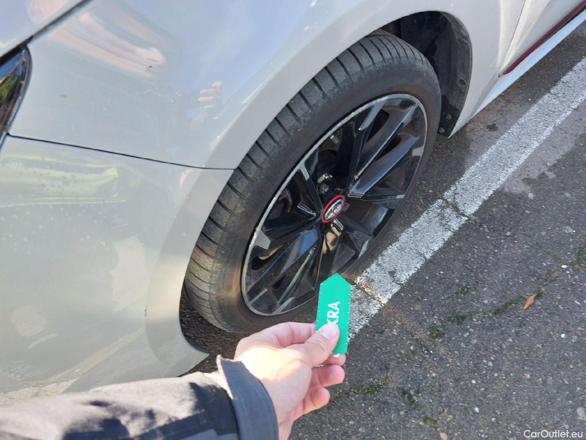  Toyota  Corolla TOYOTA  / 2019 / 5P / berlina con portón 2.0 180H GR-SPORT E-CVT #6