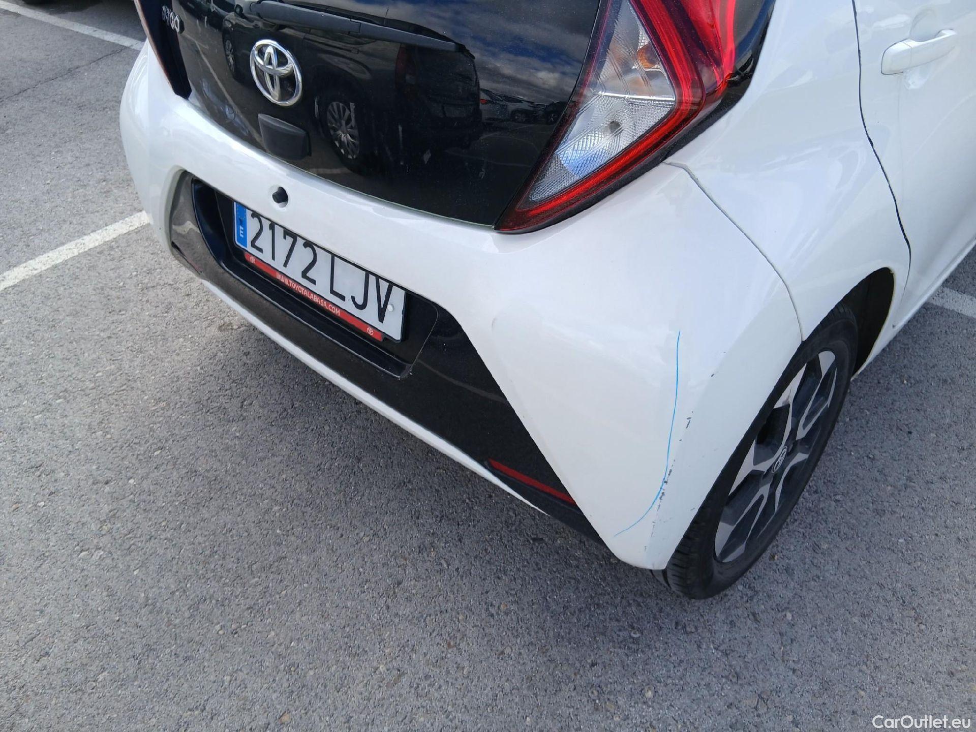  Toyota  Aygo TOYOTA  / 2018 / 5P / minicoche 1.0 70 x-play #33