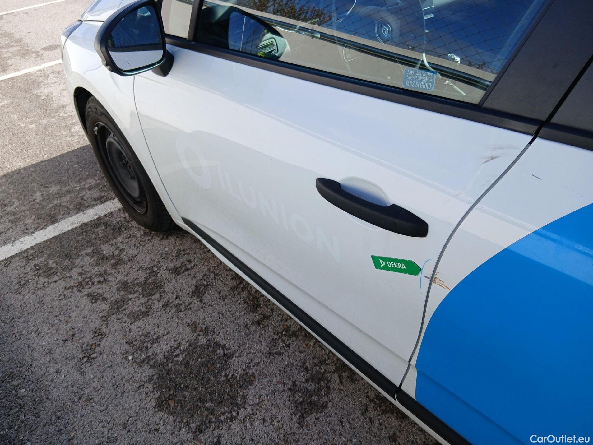  Renault  Clio RENAULT  / 2019 / 5P / berlina con portón Business Blue dCi 63 kW (85CV) #9