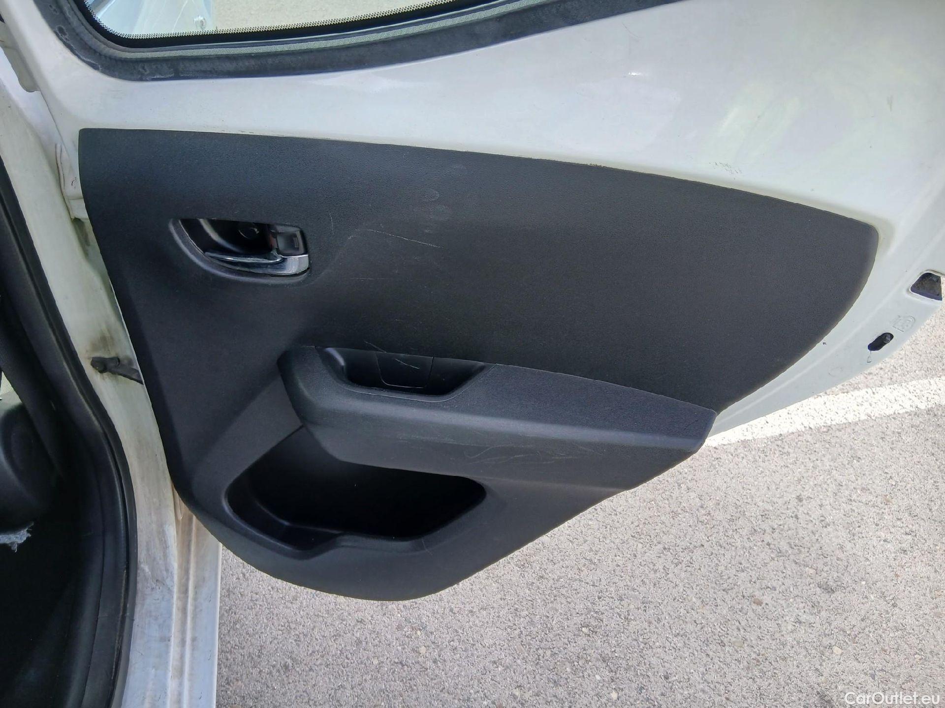  Toyota  Aygo TOYOTA  / 2018 / 5P / minicoche 1.0 70 x-play #44