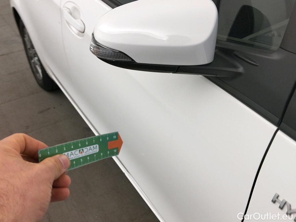  Toyota  Yaris TOYOTA  / 2017 / 5P / berlina con portón 1.5 100H Active #4