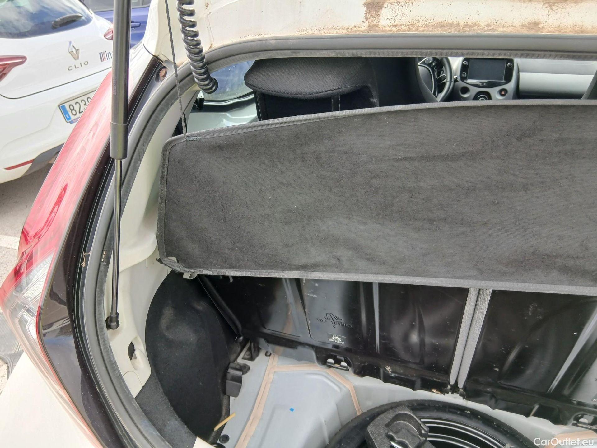  Toyota  Aygo TOYOTA  / 2018 / 5P / minicoche 1.0 70 x-play #1