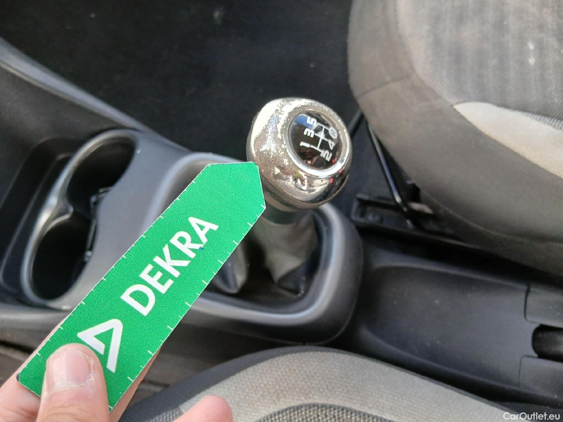  Toyota  Aygo TOYOTA  / 2018 / 5P / minicoche 1.0 70 x-play #24