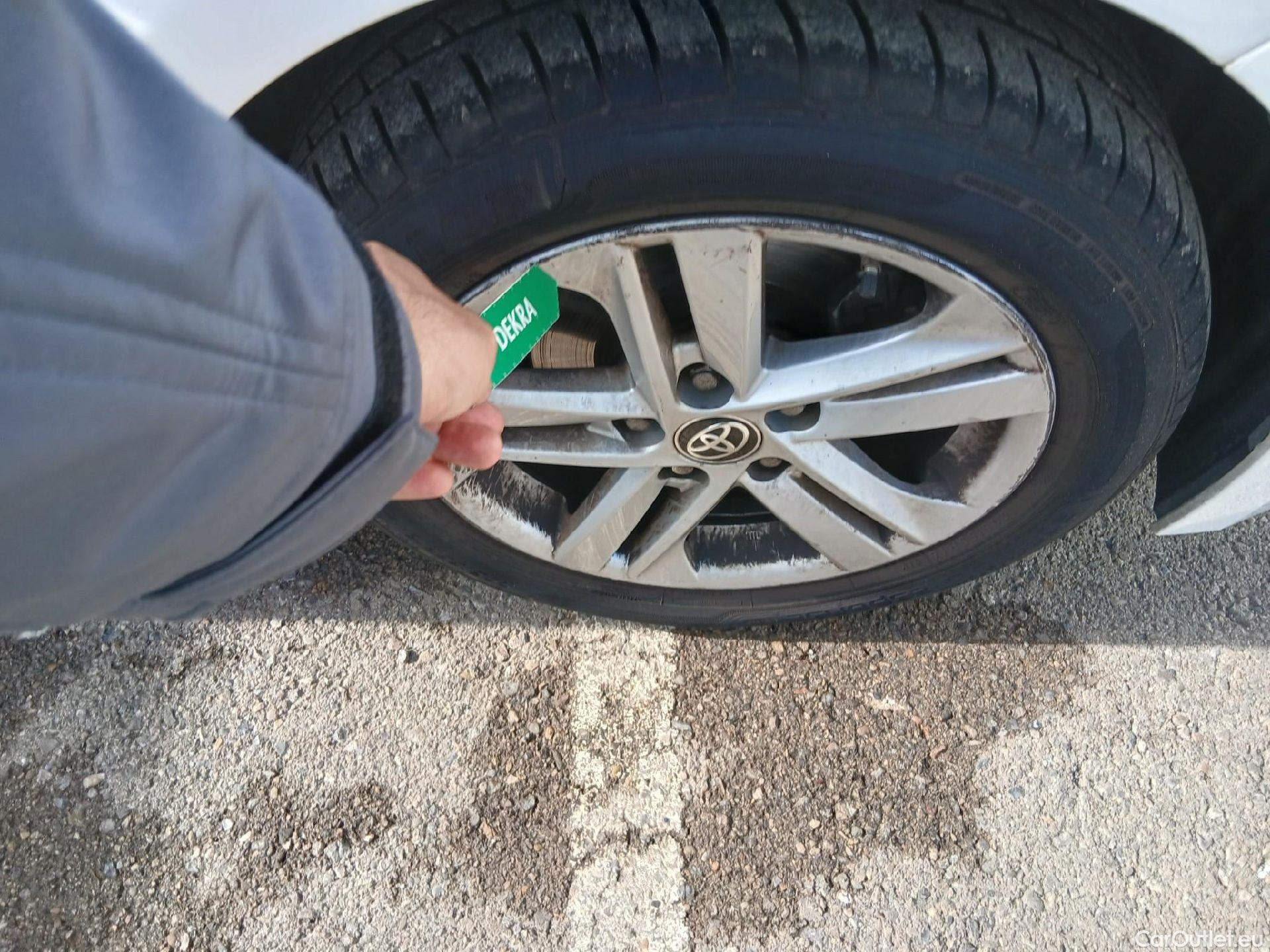  Toyota  Corolla TOYOTA  1.8 125H ACTIVE TECH E-CVT #38