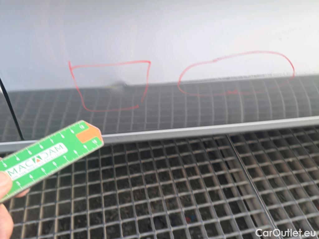  Volvo  V60 VOLVO  / 2018 / 5P / familiar 2.0 B3 (G) Momentum Pro Auto #4