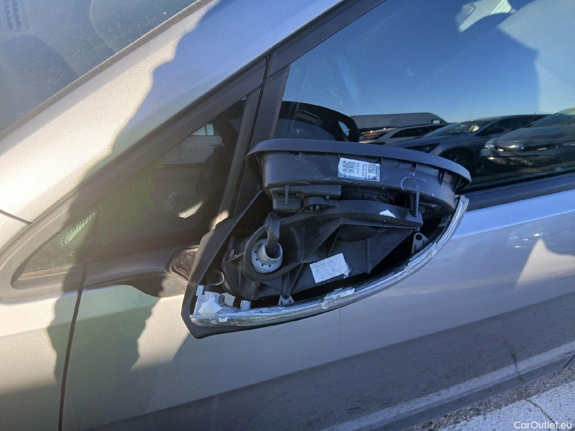  Volkswagen  Golf  VOLKSWAGEN / 2016 / 5P / familiar Business 1.6 TDI 85kW (115CV) Variant #17