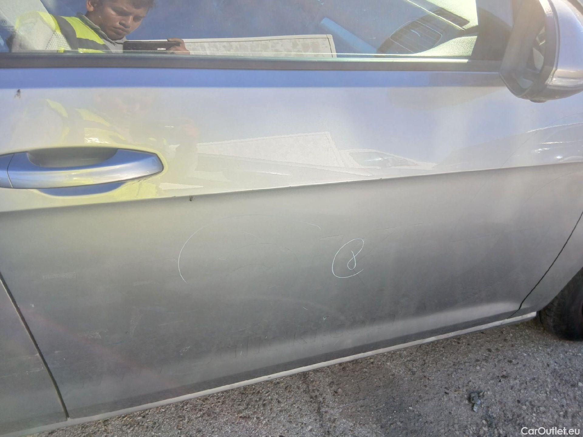  Volkswagen  Golf  VOLKSWAGEN / 2016 / 5P / familiar Business 1.6 TDI 85kW (115CV) Variant #37