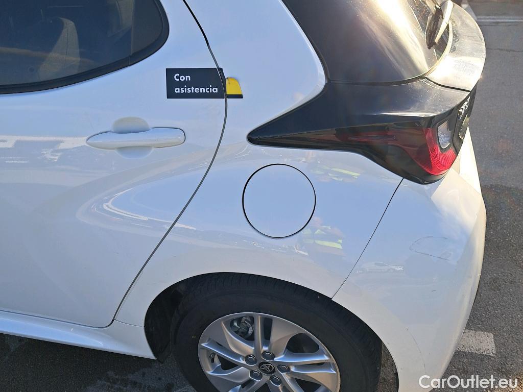  Toyota  Yaris TOYOTA  / 2020 / 5P / berlina con portón 1.5 120H Business Plus #23